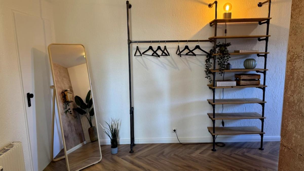 Cozy With Balcony I Free Parking I Wifi Apartment *